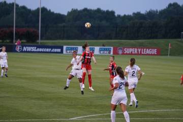 我们已经准备好迎接一个精彩的足球之夜（配图示意）